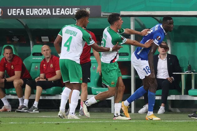 Rapid Wien s Maximilian Hofmann and Genk s Paul Onuachu pictured during a soccer game between Austrian SK Rapid Wien and Belgian KRC Genk, Thursday 16 September 2021 in Vienna, Austria, on the first day (out of six) in the Group H of the UEFA Europa League group stage. VIRGINIExLEFOUR  x3088917x