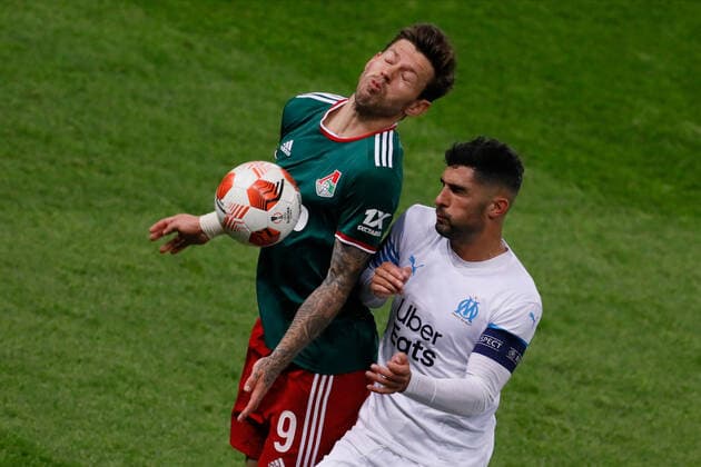 Lokomotiv Moscow v Olympique de Marseille: Group E - UEFA Europa League Fedor Smolov (L) of Lokomotiv Moscow and Alvaro Gonzalez of Marseille vie for the ball during the UEFA Europa League Group E match between Lokomotiv Moscow and Olympique de Marseille on September 16, 2021 at RZD Arena in Moscow, Russia. Moscow Russia kireev-lokomoti210916_np5q7  Copyright: xMikexKireevx