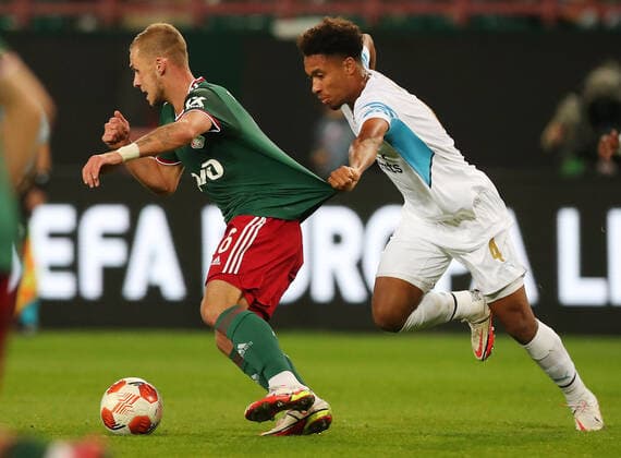 MOSCOW, RUSSIA â€“ SEPTEMBER 16, 2021: FC Lokomotiv Moscow s Dmitry Barinov (L) and FC Olympique de Marseille s Boubacar Kamara in action in their 2021 22 UEFA Europa League Group E football match, at RZD Arena Stadium. Sergei Savostyanov TASS  TS110AAC