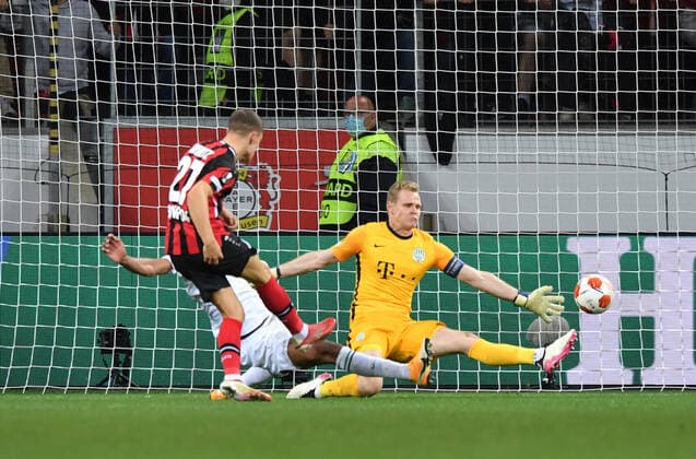 Florian Wirtz (Bayer 04 Leverkusen), li., erzielt das Tor zum 2:1 16.09.2021, Fussball GER, UEFA Europa League 2021 22, Gruppenphase, 1. Spieltag, Bayer 04 Leverkusen - Ferencvaros Budapest, Foto: Maik Hölter TEAM2sportphoto Leverkusen Nordrhein Westfalen Deutschland