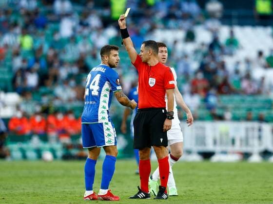 Mandatory Credit: Photo by Bagu Blanco Pressinphoto Shutterstock (12447699g) The referee shows a yellow card to Aitor Rubial of Real Betis Real Betis v Celtic, UEFA Europa League 2021-2022, date 1. Football, Benito Villamarin Stadium, Sevilla, Spain - 16 Sep 2021 Editorial use only Real Betis v Celtic, UEFA Europa League 2021-2022, date 1. Football, Benito Villamarin Stadium, Sevilla, Spain - 16 Sep 2021 Editorial use only Copyright: xBaguxBlanco Pressinphoto Shutterstockx 12447699g