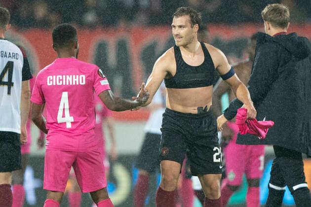 FC Midtjyllands Erik Sviatchenko (C) efter det uafgjorte resultat i Europa League gruppe F kampen mellem FC Midtjylland og PFC Ludogorets paa Mch Arena i Herning, torsdag den 16. september 2021.. , Herning Jylland Denmark Copyright: HenningxBagger HenningxBaggerx COP102 spdk20210916-204902-L