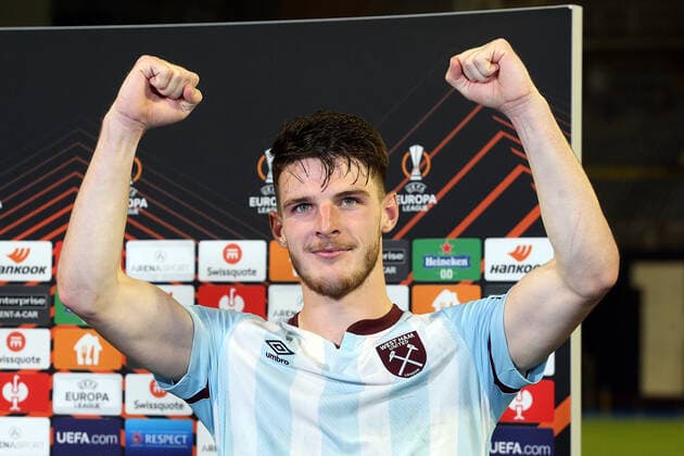 Dinamo Zagreb v West Ham United UEFA Europa League Declan Rice of West Ham United celebrates victory with the traveling support at the end of the UEFA Europa League Group H match at Stadion Maksimir, Zagreb Content Not Available For UK Newspapers Copyright: xPaulxChestertonx FIL-15878-0093