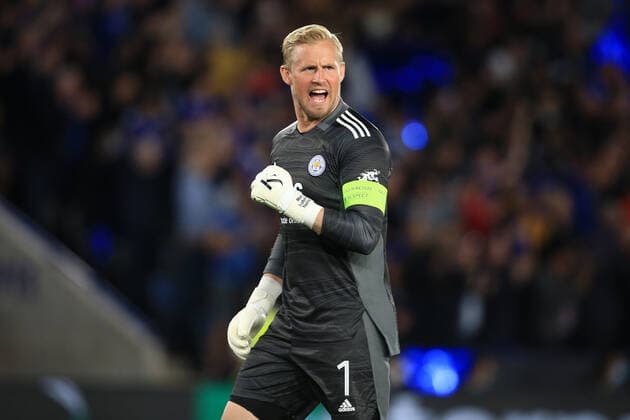Football - UEFA Europa League - Group C - Leicester City v SSC Napoli 16th September 2021 - UEFA Europa League - Group C - Leicester City v SSC Napoli - Leicester City goalkeeper Kasper Schmeichel celebrates their 1st goal - Photo: Simon Stacpoole Offside. Leicester UK Copyright: xSimonxStacpoolexOffside
