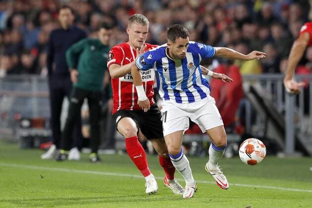 EINDHOVEN - 16-09-2021, Philips stadion. Dutch football, UEFA Europa League, season 2021-2022. during the match PSV - Real Sociedad, PSV player Phillip Max and Real Sociedad player Adnan Januzaj PSV - Real Sociedad  x13491276x Copyright:
