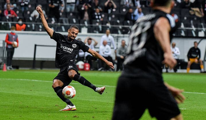 16.09.2021, xpsx, Fussball UEFA Europa League, Eintracht Frankfurt - Fenerbahce SK Istanbul v.l. Djibril Sow (Eintracht Frankfurt) (DFL DFB REGULATIONS PROHIBIT ANY USE OF PHOTOGRAPHS as IMAGE SEQUENCES and or QUASI-VIDEO) emspor Frankfurt