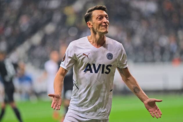 Mesut Oezil (Fenerbahce Istanbul, 10) bejubelt seinen Treffer zum 0-1 beim Spiel Eintracht Frankfurt vs. Fenerbahce Istanbul in der Uefa Europa League am 16.09.2021 Eintracht Frankfurt vs. Fenerbahce Istanbul, Fussball, Uefa Europe League, 16.09.2021 Frankfurt Copyright: xEibner-Pressefotox xMichaelxBermx