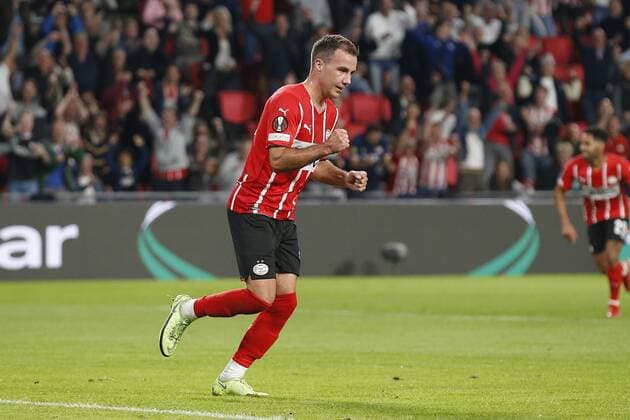 EINDHOVEN - 16-09-2021, Philips stadion. Dutch football, UEFA Europa League, season 2021-2022. during the match PSV - Real Sociedad, PSV player Mario Gotze celebrating the 1-0 PSV - Real Sociedad  x13491623x Copyright: