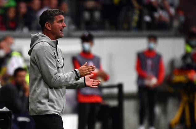 16.09.2021, xjhx, Fussball UEFA Europa League, Eintracht Frankfurt - Fenerbahce SK Istanbul emspor, v.l. Co Trainer Michael Angerschmid (Eintracht Frankfurt) gestikuliert, gibt Anweisungen gesticulate giving instructions (DFL DFB REGULATIONS PROHIBIT ANY USE OF PHOTOGRAPHS as IMAGE SEQUENCES and or QUASI-VIDEO) Frankfurt am Main
