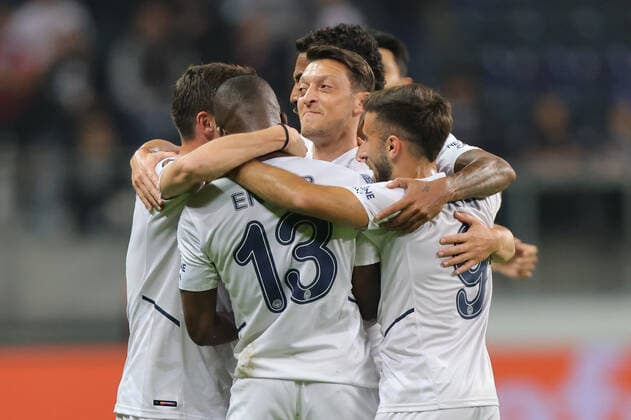 Eintracht Frankfurt - Fenerbahce SK, UEFA Europa League Tor für Fenerbahce zum 0:1 durch Mesut Özil (Fenerbahce SK, 10). Spiel der UEFA Europa League zwischen Eintracht Frankfurt und Fenerbahce SK am 16. September 2021 im Deutsche Bank Park in Frankfurt am Main., Frankfurt am Main Hessen Deutschland Deutsche Bank Park