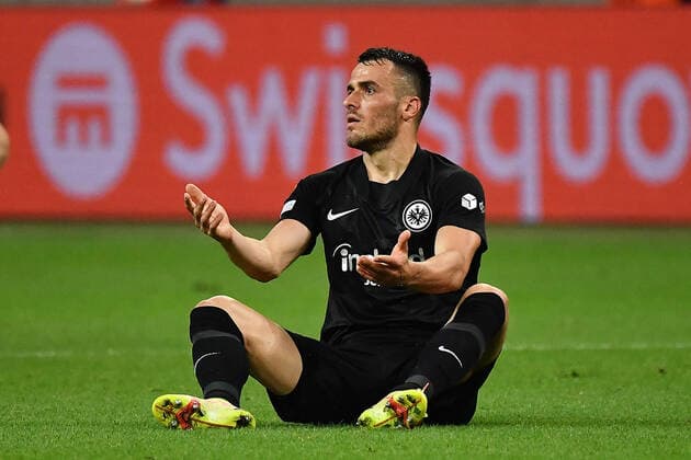 16.09.2021, xjhx, Fussball UEFA Europa League, Eintracht Frankfurt - Fenerbahce SK Istanbul emspor, v.l. Filip Kostic (Eintracht Frankfurt) gestikuliert, gibt Anweisungen gesticulate giving instructions (DFL DFB REGULATIONS PROHIBIT ANY USE OF PHOTOGRAPHS as IMAGE SEQUENCES and or QUASI-VIDEO) Frankfurt am Main