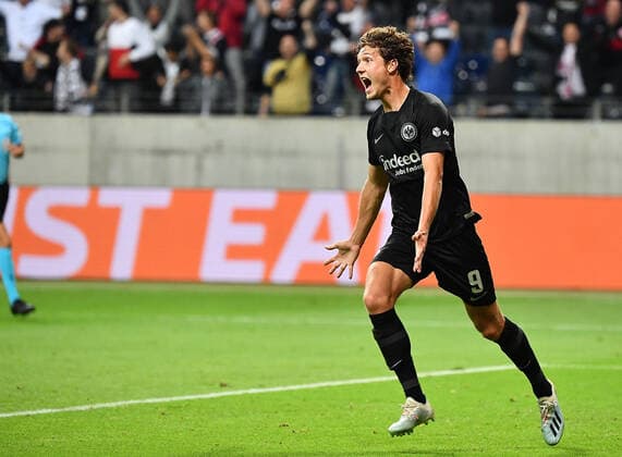 16.09.2021, xjhx, Fussball UEFA Europa League, Eintracht Frankfurt - Fenerbahce SK Istanbul emspor, v.l. Torjubel nach dem Tor zum celebrating the goal celebrate 1:1 durch Sam Lammers (Eintracht Frankfurt) (DFL DFB REGULATIONS PROHIBIT ANY USE OF PHOTOGRAPHS as IMAGE SEQUENCES and or QUASI-VIDEO) Frankfurt am Main