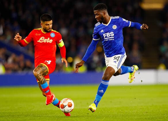 FuÃŸball, EL, Leicester City - SSC Neapel 16th September 2021; King Power, Leicester, England; UEFA Europa League Football, Leicester City versus Napoli; Kelechi Iheanacho of Leicester City shoots under pressure from Lorenzo Insigne of Napoli  ActionPlus12323037 GrahamxWilson