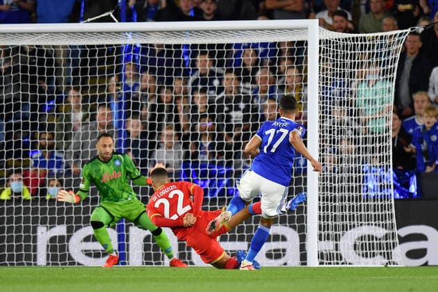 Fußball, EL, Leicester City - SSC Neapel Football - 2021 2022 UEFA Europa League - Group C, Round One - Leicester City vs Napoli - King Power Stadium - Thursday 16th September 2021 Leicester City s Ayoze Perez scores the opening goal. COLORSPORT Ashley Western 