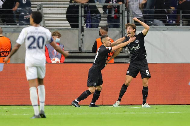 Eintracht Frankfurt - Fenerbahce SK, UEFA Europa League Rafael Santos BorrÃ , Borre (Eintracht Frankfurt, 19) und Sam Lammers (Eintracht Frankfurt, 9) jubeln nach dem Tor zum 1:1. Spiel der UEFA Europa League zwischen Eintracht Frankfurt und Fenerbahce SK am 16. September 2021 im Deutsche Bank Park in Frankfurt am Main., Frankfurt am Main Hessen Deutschland Deutsche Bank Park