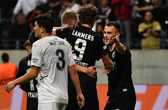 16.09.2021, xjhx, Fussball UEFA Europa League, Eintracht Frankfurt - Fenerbahce SK Istanbul emspor, v.l. Torjubel nach dem Tor zum celebrating the goal celebrate 1:1 durch Sam Lammers (Eintracht Frankfurt) mit Rafael Borre, Rafael Santos Borre Maury (Eintracht Frankfurt) Kristijan Jakic (Eintracht Frankfurt) Filip Kostic (Eintracht Frankfurt) (DFL DFB REGULATIONS PROHIBIT ANY USE OF PHOTOGRAPHS as IMAGE SEQUENCES and or QUASI-VIDEO) Frankfurt am Main