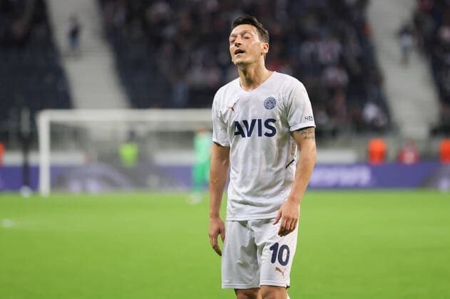 Eintracht Frankfurt - Fenerbahce SK, UEFA Europa League Mesut Özil (Fenerbahce SK, 10). Spiel der UEFA Europa League zwischen Eintracht Frankfurt und Fenerbahce SK am 16. September 2021 im Deutsche Bank Park in Frankfurt am Main., Frankfurt am Main Hessen Deutschland Deutsche Bank Park
