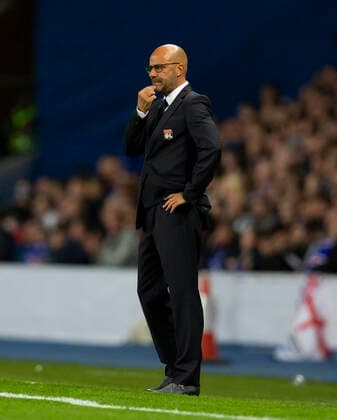 Fußball, EL, Glasgow Rangers - Olympique Lyon Football - 2021 2022 UEFA Europa League - Group A, Round One - Glasgow Rangers vs Lyon - Ibrox stadium - Thursday 16th September 2021 Olympique Lyonnais manager Peter Bosz 