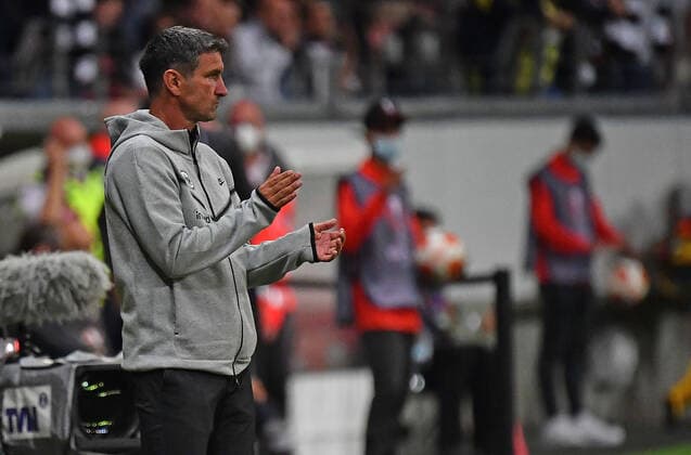 16.09.2021, xjhx, Fussball UEFA Europa League, Eintracht Frankfurt - Fenerbahce SK Istanbul emspor, v.l. Co Trainer Michael Angerschmid (Eintracht Frankfurt) gestikuliert, gibt Anweisungen gesticulate giving instructions (DFL DFB REGULATIONS PROHIBIT ANY USE OF PHOTOGRAPHS as IMAGE SEQUENCES and or QUASI-VIDEO) Frankfurt am Main