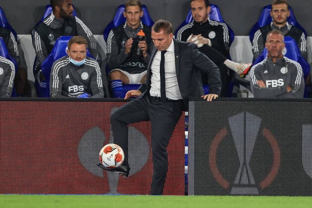 Fußball, EL, Leicester City - SSC Neapel UEFA Europa League Leicester City v Napoli Brendan Rogers manager of Leicester City controls the ball as it comes his way Leicester King Power Stadium Leicestershire United Kingdom Copyright: xMarkxCosgrove NewsxImagesx