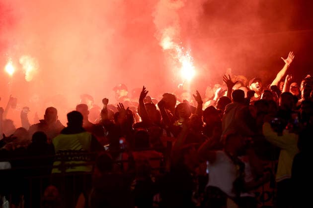Frankfurt, Deutschland 16. September 2021: Europa League - 2021 2022 - Eintracht Frankfurt vs. Fenerbahce SK Fenerbahce-Fans zuenden Pyros. Deutsche Bank Park Hessen Copyright: xFotostandx xRacochax