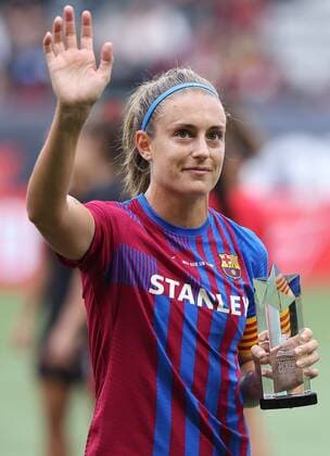 Mandatory Credit: Photo by Steve Dipaola WICC Shutterstock (12348891dl) Alexia Putellas Segura of FC Barcelona, Barca celebrates with her player of the match award FC Barcelona Femeni v Houston Dash, Women s International Champions Cup, Football, Providence Park, Portland, Oregon, USA - 21 Aug 2021 FC Barcelona Femeni v Houston Dash, Women s International Champions Cup, Football, Providence Park, Portland, Oregon, USA - 21 Aug 2021  Copyright: xStevexDipaola WICC Shutterstockx 12348891dl
