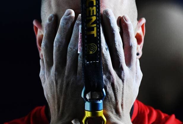 Sport Bilder des Tages Klettern, WM in Moskau, Siegerehrung 6652613 16.09.2021 Spain s Erik Noya Cardona competes during the men s speed final at Climbing World Championships, in Moscow, Russia. Pavel Bednyakov Sputnik Russia Climbing World Championships Speed  6172c52125667be6