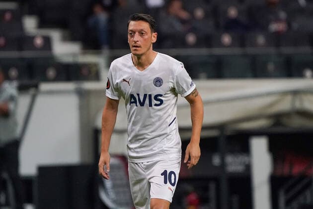 Mesut Özil (Fenerbahce Istanbul) - Frankfurt 16.09.2021: Eintracht Frankfurt vs. Fenerbahce Istanbul, Deutsche Bank Park, 1. Spieltag UEFA Europa League