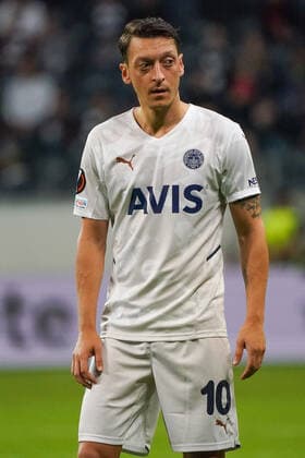 Mesut Özil (Fenerbahce Istanbul) - Frankfurt 16.09.2021: Eintracht Frankfurt vs. Fenerbahce Istanbul, Deutsche Bank Park, 1. Spieltag UEFA Europa League