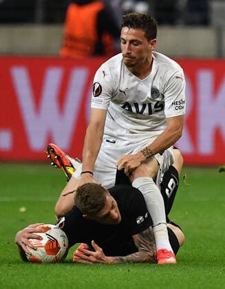 16.09.2021, xjhx, Fussball UEFA Europa League, Eintracht Frankfurt - Fenerbahce SK Istanbul emspor, v.l. Kristijan Jakic (Eintracht Frankfurt) Mert Hakan Yandas (Fenerbahce Istanbul) (DFL DFB REGULATIONS PROHIBIT ANY USE OF PHOTOGRAPHS as IMAGE SEQUENCES and or QUASI-VIDEO) Frankfurt am Main