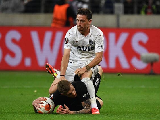 16.09.2021, xjhx, Fussball UEFA Europa League, Eintracht Frankfurt - Fenerbahce SK Istanbul emspor, v.l. Kristijan Jakic (Eintracht Frankfurt) Mert Hakan Yandas (Fenerbahce Istanbul) (DFL DFB REGULATIONS PROHIBIT ANY USE OF PHOTOGRAPHS as IMAGE SEQUENCES and or QUASI-VIDEO) Frankfurt am Main