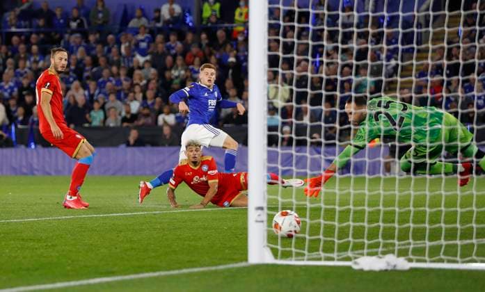 Fußball, EL, Leicester City - SSC Neapel Leicester, England, 16th September 2021. Harvey Barnes of Leicester City scores their second goal during the UEFA Europa League match at the King Power Stadium, Leicester. Picture credit should read: Darren Staples Sportimage EDITORIAL USE ONLY. No use with unauthorised audio, video, data, fixture lists, club league logos or live services. Online in-match use limited to 120 images, no video emulation. No use in betting, games or single club league player publications. SPI-1197-0057