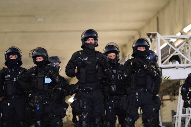 Polizei beim Spiel Eintracht Frankfurt vs. Fenerbahce Istanbul in der Uefa Europa League am 16.09.2021 Eintracht Frankfurt vs. Fenerbahce Istanbul, Fussball, Uefa Europe League, 16.09.2021 Frankfurt Copyright: xEibner-Pressefotox xMichaelxBermelx