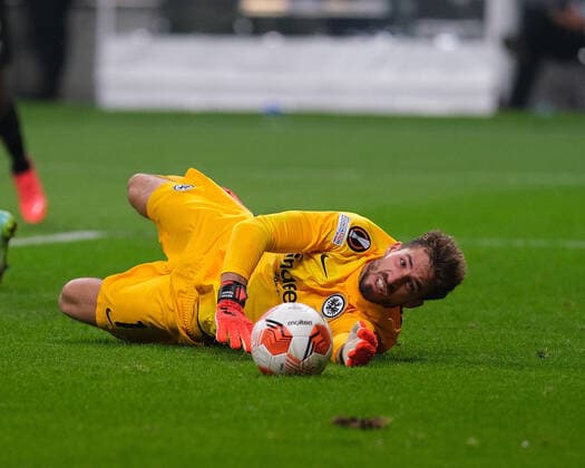 Kevin Trapp (Eintracht Frankfurt, 1) macht sich lang kurz vor dem 0-1 beim Spiel Eintracht Frankfurt vs. Fenerbahce Istanbul in der Uefa Europa League am 16.09.2021 Eintracht Frankfurt vs. Fenerbahce Istanbul, Fussball, Uefa Europe League, 16.09.2021 Frankfurt Copyright: xEibner-Pressefotox xMichaelxBermelx