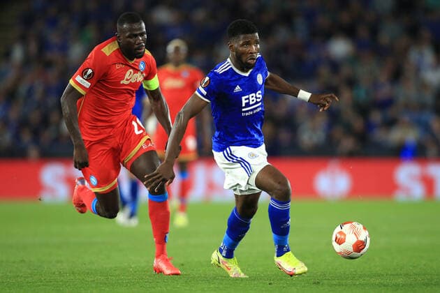 Fußball, EL, Leicester City - SSC Neapel Football - UEFA Europa League - Group C - Leicester City v SSC Napoli 16th September 2021 - UEFA Europa League - Group C - Leicester City v SSC Napoli - Kalidou Koulibaly of Napoli and Kelechi Iheanacho of Leicester City - Photo: Simon Stacpoole Offside. Leicester UK Copyright: xSimonxStacpoolexOffside