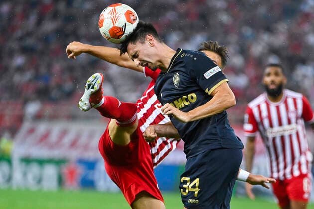 Antwerp s Jelle Bataille and Olympiacos Michal Karbownik fight for the ball during a soccer game between Greek Olympiacos F.C. and Belgian Royal Antwerp FC, Thursday 16 September 2021 in Piraeus, Athens, Greece, on the first day (out of six) in the Group D of the UEFA Europa League group stage. LAURIExDIEFFEMBACQ  x3089193x