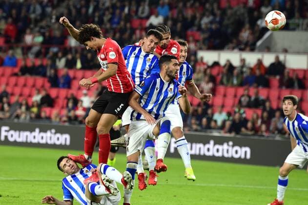EINDHOVEN - (lr) Igor Zubeldia of Real Sociedad, Andre Ramalho of PSV Eindhoven, Mikel Merino of Real Sociedad, Asier Illarramendi of Real Sociedad during the UEFA Europa League match between PSV Eindhoven and Real Sociedad at the Phillips stadium on September 16, 2021 in Eindhoven , The Netherlands. ANP OLAF KRAAK UEFA Europa League 2021 2022 xVIxANPxSportx xxANPxIVx