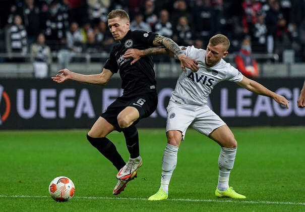 16.09.2021, xpsx, Fussball UEFA Europa League, Eintracht Frankfurt - Fenerbahce SK Istanbul v.l. ristijan Jakic (eintracht), Max Meyer (Fenerbahce Istanbul) (DFL DFB REGULATIONS PROHIBIT ANY USE OF PHOTOGRAPHS as IMAGE SEQUENCES and or QUASI-VIDEO) emspor Frankfurt