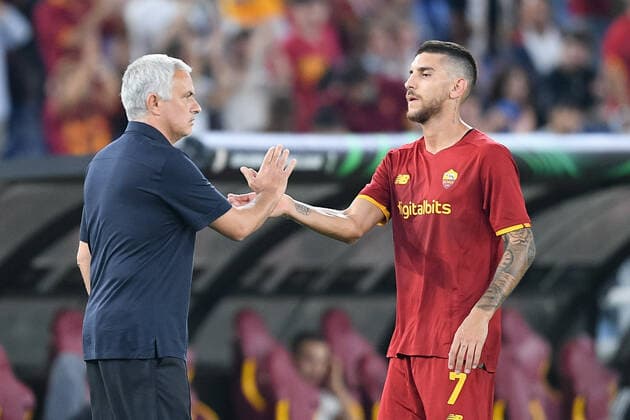 Jose™ Mourinho manager of AS Roma shakes hands with Lorenzo Pellegrini of AS Roma during the UEFA Conference League group C match between Roma and CSKA Sofia at Stadio Olimpico, Rome, Italy on 16 September 2021. Copyright: xGiuseppexMaffiax 29280031