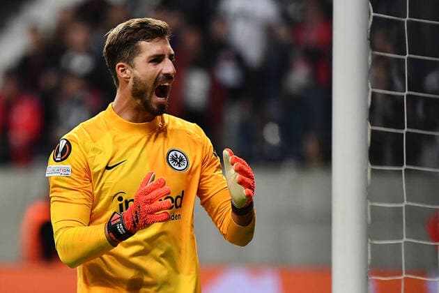 16.09.2021, xjhx, Fussball UEFA Europa League, Eintracht Frankfurt - Fenerbahce SK Istanbul emspor, v.l. Kevin Trapp (Eintracht Frankfurt) gestikuliert, gibt Anweisungen gesticulate giving instructions (DFL DFB REGULATIONS PROHIBIT ANY USE OF PHOTOGRAPHS as IMAGE SEQUENCES and or QUASI-VIDEO) Frankfurt am Main