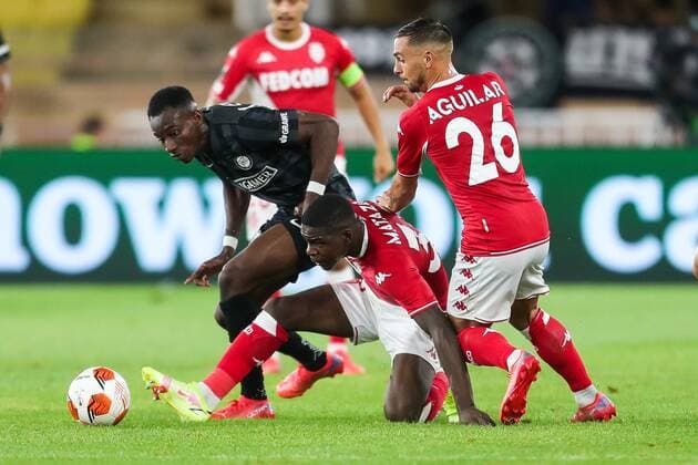 SOCCER - UEFA EL, Monaco vs Sturm MONACO,MONACO,16.SEP.21 - SOCCER - UEFA Europa League, group stage, AS Monaco vs SK Sturm Graz. Image shows Kelvin Yeboah (Sturm), Eliot Matazo and Ruben Aguilar (Monaco).  GEPAxpictures xPhilippxBrem