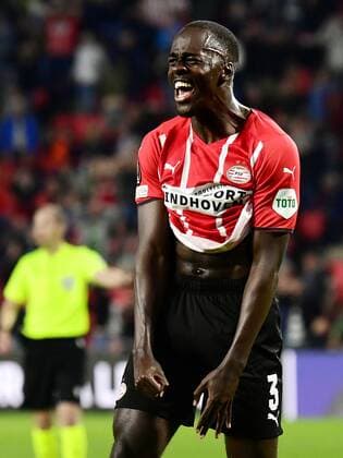 EINDHOVEN - Jordan Teze of PSV Eindhoven reacts during the UEFA Europa League match between PSV Eindhoven and Real Sociedad at Phillips stadium on September 16, 2021 in Eindhoven, Netherlands. ANP OLAF KRAAK UEFA Europa League 2021 2022 xVIxANPxSportx xxANPxIVx