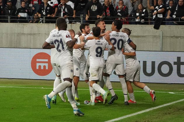 Zu früher Torjubel Mergim Berisha (Fenerbahce Istanbul) - Frankfurt 16.09.2021: Eintracht Frankfurt vs. Fenerbahce Istanbul, Deutsche Bank Park, 1. Spieltag UEFA Europa League