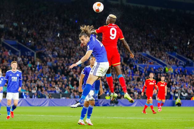 16th September 2021; King Power, Leicester, England; UEFA Europa League Football, Leicester City versus Napoli; Victor Osimhen of Napoli beats Caglar Soyuncu of Leicester City to head an equalising goal after 87 minutes (2-2)  ActionPlus12323091 GrahamxWilson