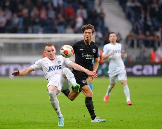 Attila Szalai (Fenerbahce Istanbul, 41) im Zweikampf mit Sam Lammers (Eintracht Frankfurt, 9) beim Spiel Eintracht Frankfurt vs. Fenerbahce Istanbul in der Uefa Europa League am 16.09.2021 Eintracht Frankfurt vs. Fenerbahce Istanbul, Fussball, Uefa Europe League, 16.09.2021 Frankfurt Copyright: xEibner-Pressefotox xMichaelxBermelx