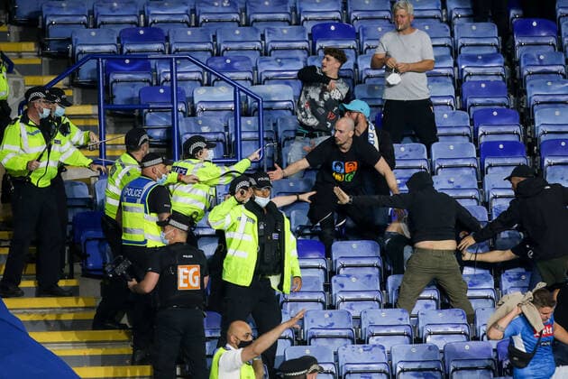 Mandatory Credit: Photo by Robbie Stephenson JMP Shutterstock (12447737bm) Crowd trouble between the Leicester City and Napoli fans at the end of their UEFA Europa League group stage fixture Leicester City v Napoli, UK - 16 Sep 2021 Editorial use only Leicester City v Napoli, UK - 16 Sep 2021 Editorial use only  Copyright: xRobbiexStephenson JMP Shutterstockx 12447737bm