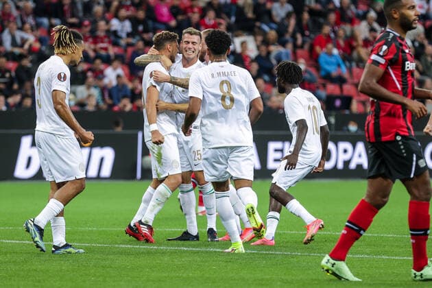 16.09.2021, Fussball, Saison 2021 2022, UEFA Europa League, Gruppenphase, 1. Spieltag, Bayer 04 Leverkusen - Ferencvaros Budapest Die Spieler von Ferencvaros bejubeln das Tor zum vermeintlichen 1:2, das jedoch aberkannt wird. Foto: RHR-Foto Dennis Ewert Leverkusen BayArena NRW Deutschland xRHR-FOTO DEx