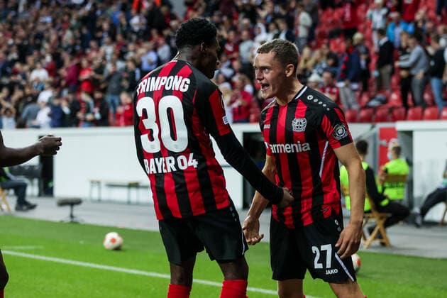 16.09.2021, Fussball, Saison 2021 2022, UEFA Europa League, Gruppenphase, 1. Spieltag, Bayer 04 Leverkusen - Ferencvaros Budapest v. l. Jeremie Frimpong (Bayer 04 Leverkusen), Florian Wirtz (Bayer 04 Leverkusen) bejubeln den Treffer zum 2:1. Foto: RHR-Foto Dennis Ewert Leverkusen BayArena NRW Deutschland xRHR-FOTO DEx