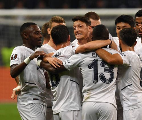 Mesut Özil mit Teamkollegen Torjubel zum 1:0 fotografiert am 16.9.21 in Frankfurt beim Fußball Europa League Eintracht Frankfurt gegen Fenerbahce SK. (DFL DFB REGULATIONS PROHIBIT ANY USE OF PHOTOGRAPHS as IMAGE SEQUENCES and or QUASI-VIDEO)