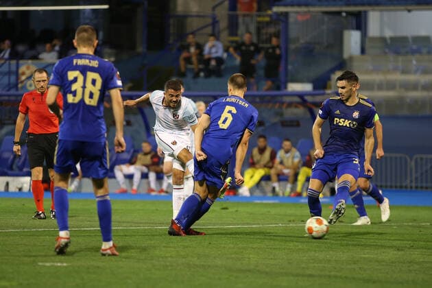 Dinamo Zagreb v West Ham United UEFA Europa League Pablo Fornals of West Ham United has a shot on goal during the UEFA Europa League Group H match at Stadion Maksimir, Zagreb Content Not Available For UK Newspapers Copyright: xPaulxChestertonx FIL-15878-0318